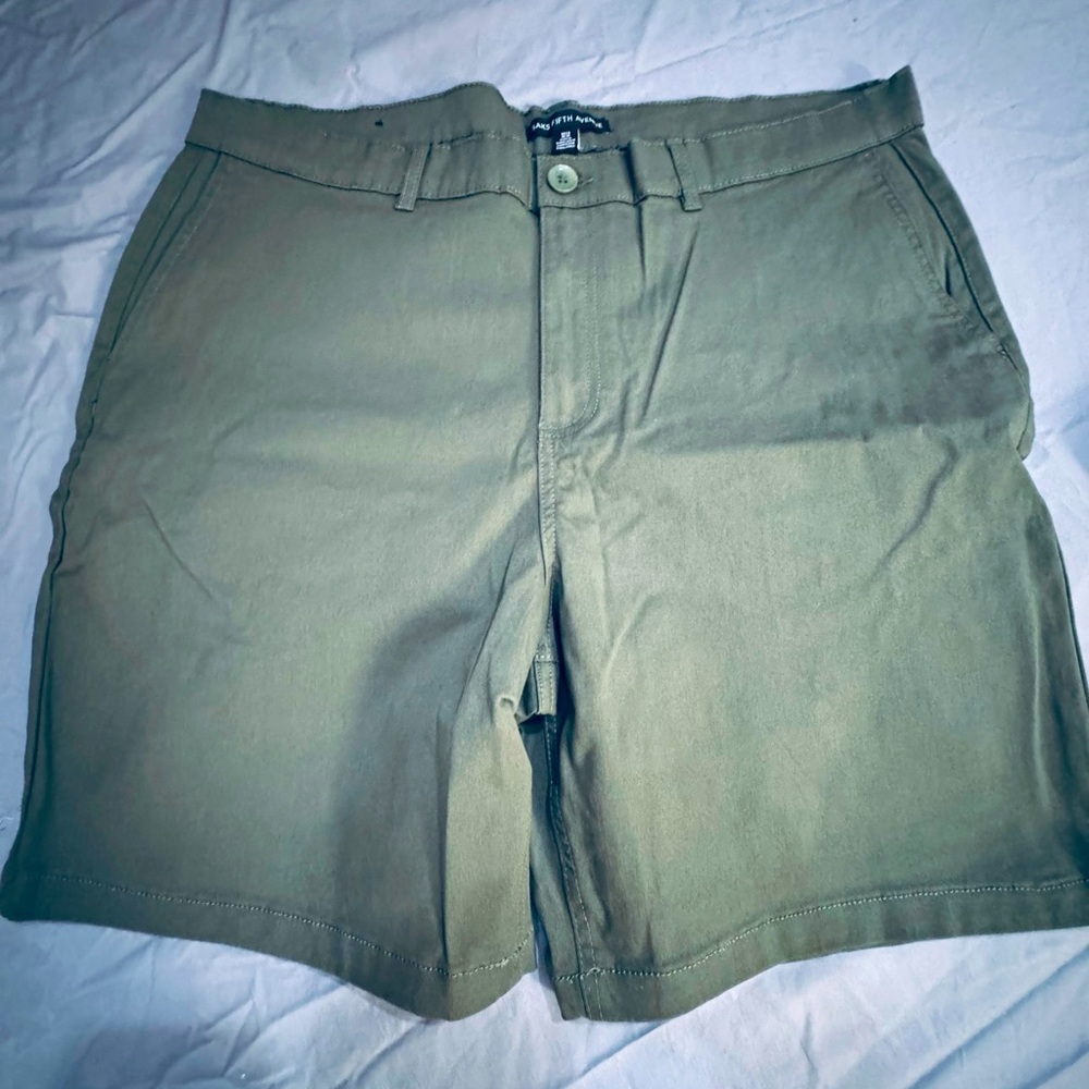Saks Fifth Avenue army green flat front chino shorts